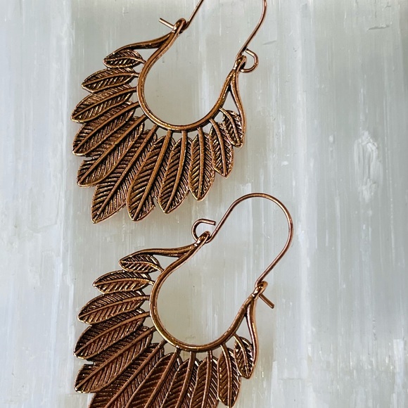 BOHO FEATHER EARRINGS hanging feathers ROSE GOLD Chic Stylish Gypsy metal - Picture 5 of 7